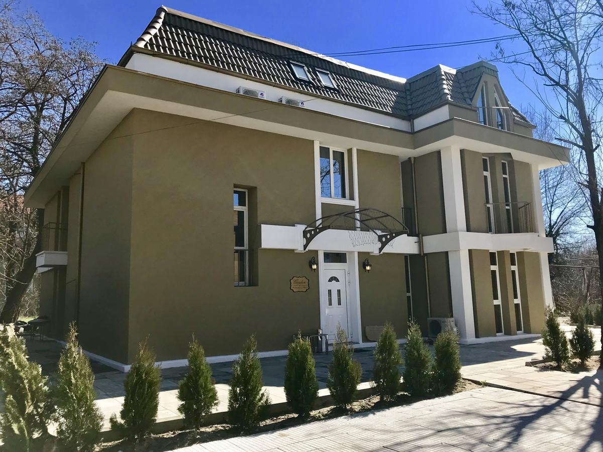Family Hotel Garden Kŭrdzhali Eksteriør billede